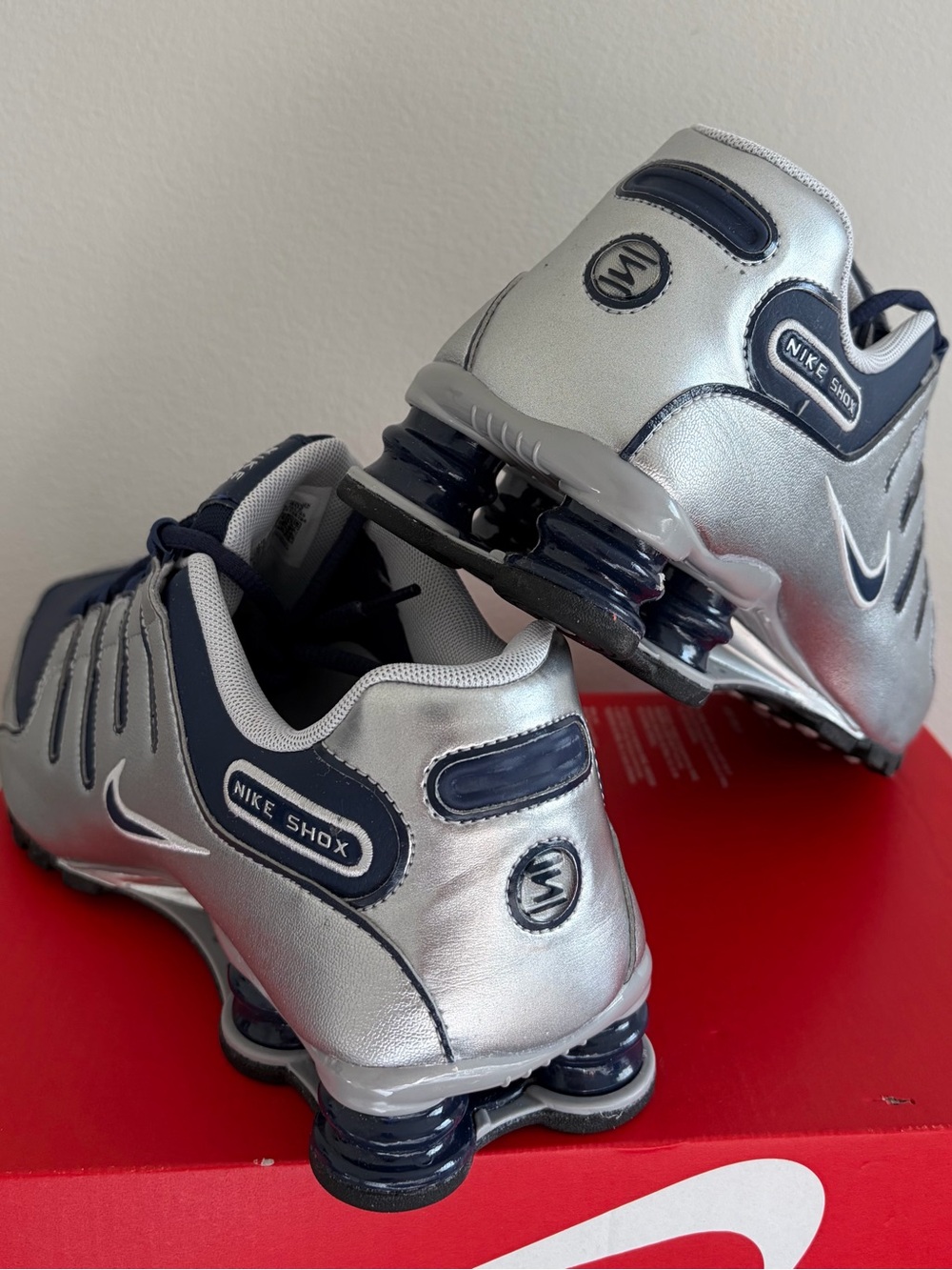 Men's Size 9.5 Nike Shox NZ Navy Metallic Silver Shoes - Picture 2 of 7